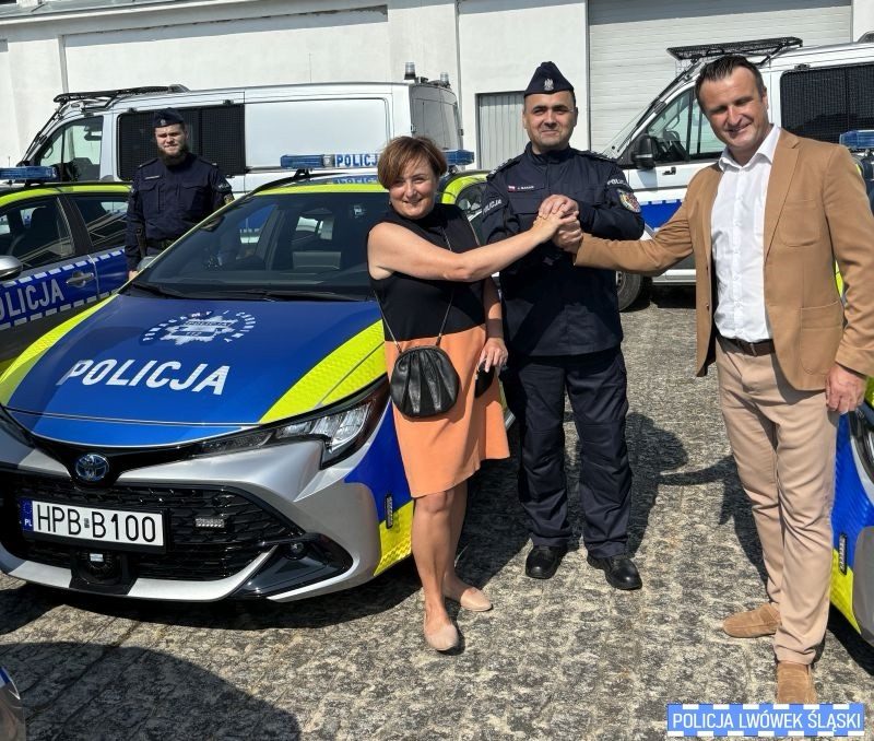 Nowy radiowóz we flocie lwóweckiej policji