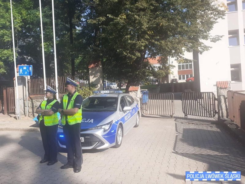 Policjanci i Strażnicy Miejscy wspólnie działają w ramach akcji „Bezpieczna droga do szkoły”