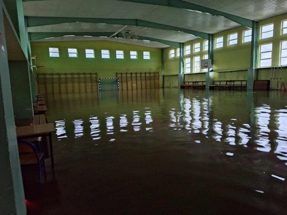 Jak udzielić wsparcia szkole we Wleniu po ostatniej powodzi? [ZDJĘCIA]