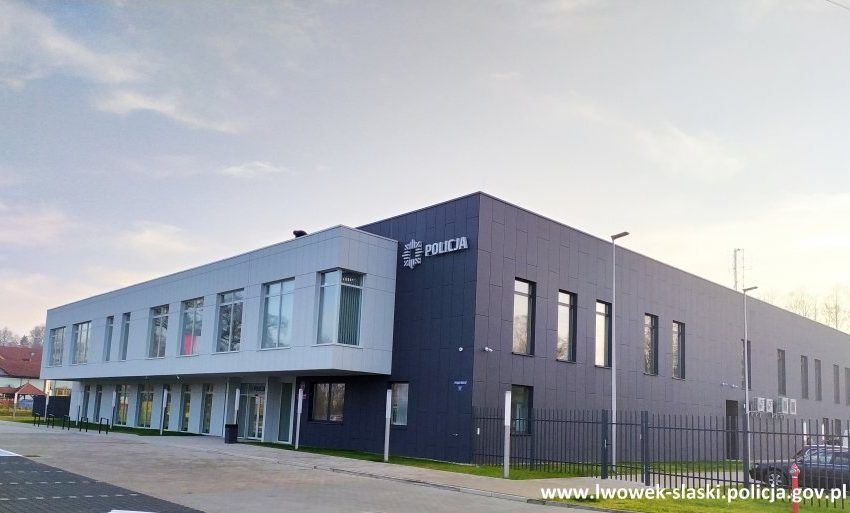 Podziękowania dla policjantów z Mirska za pomoc po zdarzeniu drogowym