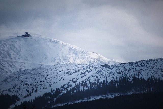 Karkonosze i Góry Izerskie: Coraz większa popularność i rosnąca liczba wypadków