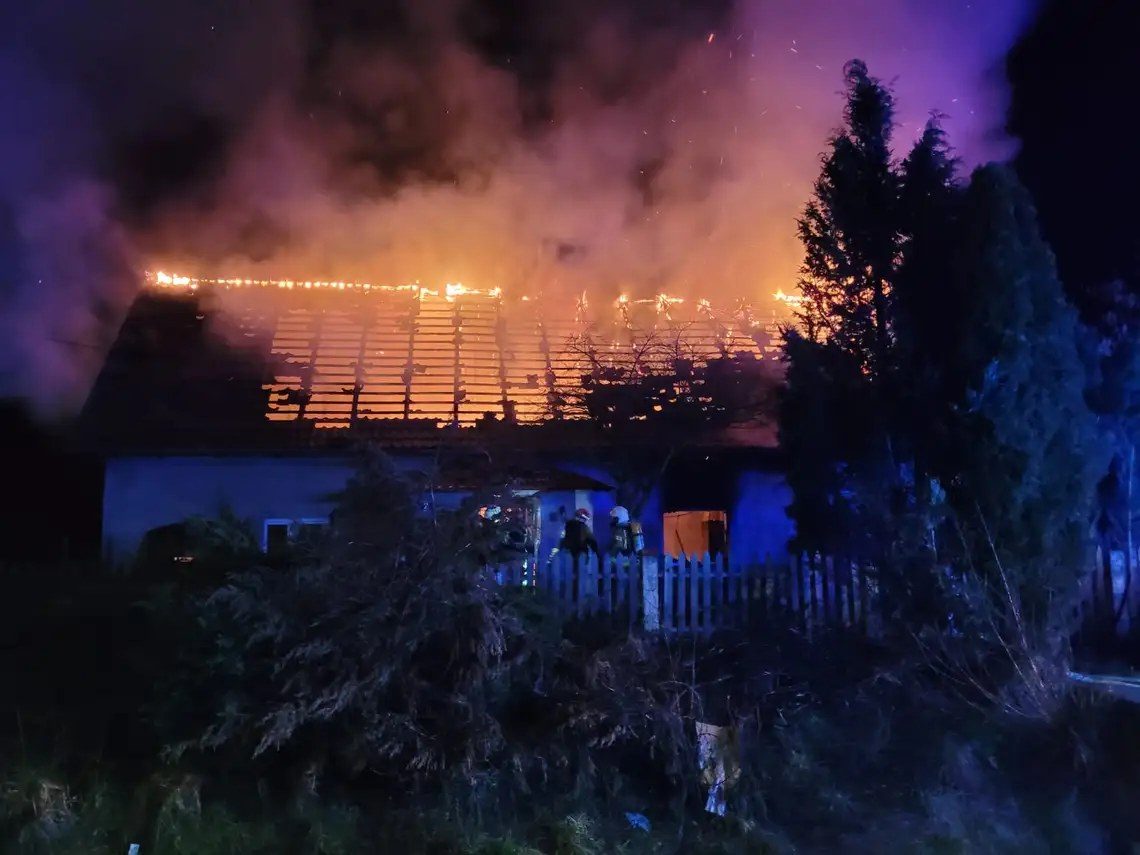 Pożar w Smolniku! Dom stanął w ogniu, straty są ogromne