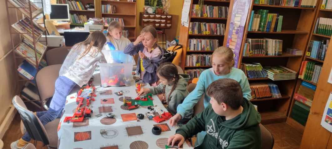 Tydzień pełen kreatywności w bibliotece w Pławnej!
