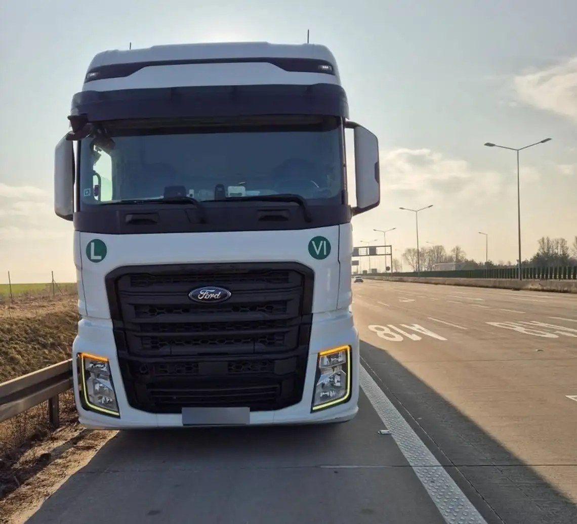 Pił wódkę "z gwinta" i prowadził ciężarówkę autostradą A4. Miał 2,5 promila