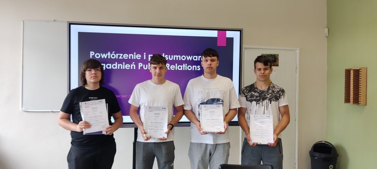 Uczniowie ZSET w Rakowicach Wielkich uczestniczyli w kursie z zakresu Public Relations