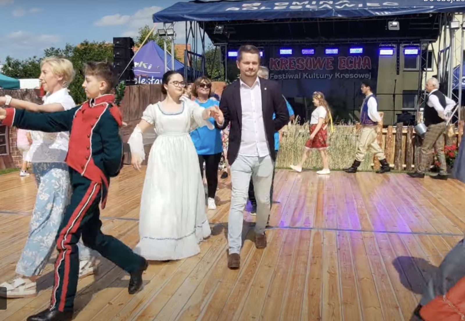 Politycy i samorządowcy zatańczyli poloneza - festiwal „Kresowe Echa” w Żeliszowie. [VIDEO]