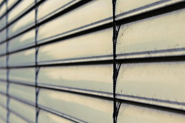 Rolety w kuchni i łazience – co wybrać, żeby nie żałować?