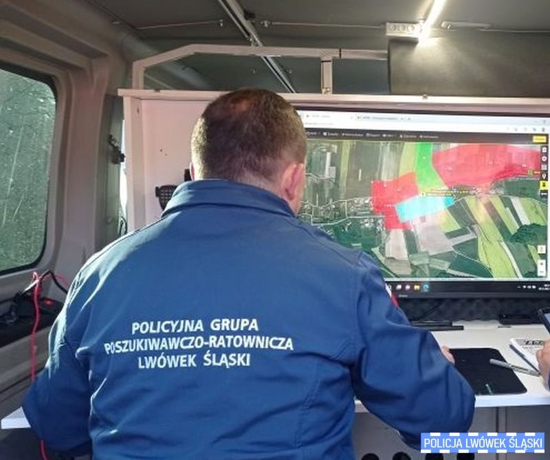 Szybka akcja poszukiwawcza policjantów z powiatu - mężczyzna odnaleziony cały i zdrowy