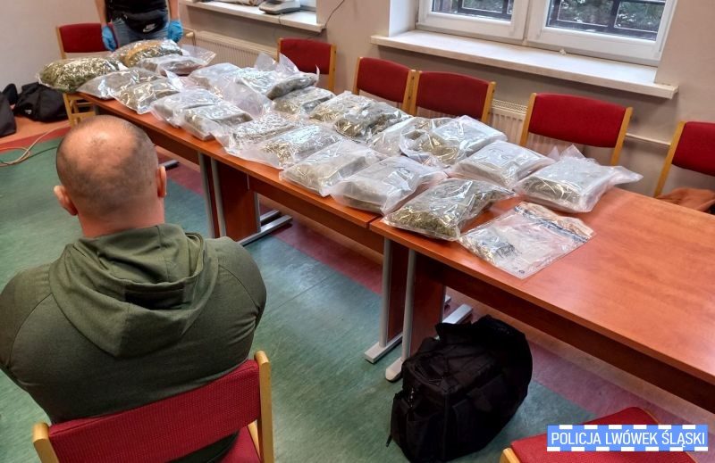Lwóweccy kryminalni rozbili międzynarodowe grupy narkotykowe - 25 osób oskarżonych