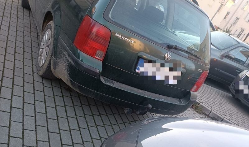 Pościg ulicami Lwówka. 49-latek z sądowym zakazem prowadzenia pojazdów w rękach Policji