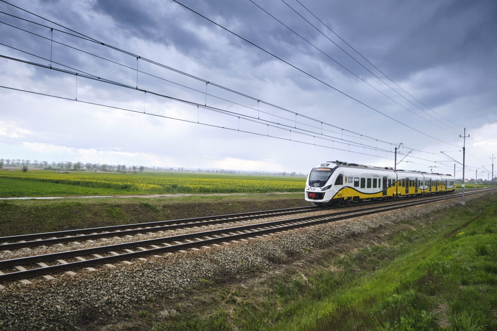 Sześć dni podróży bez limitu. Koleje Dolnośląskie przedłużają majówkę.