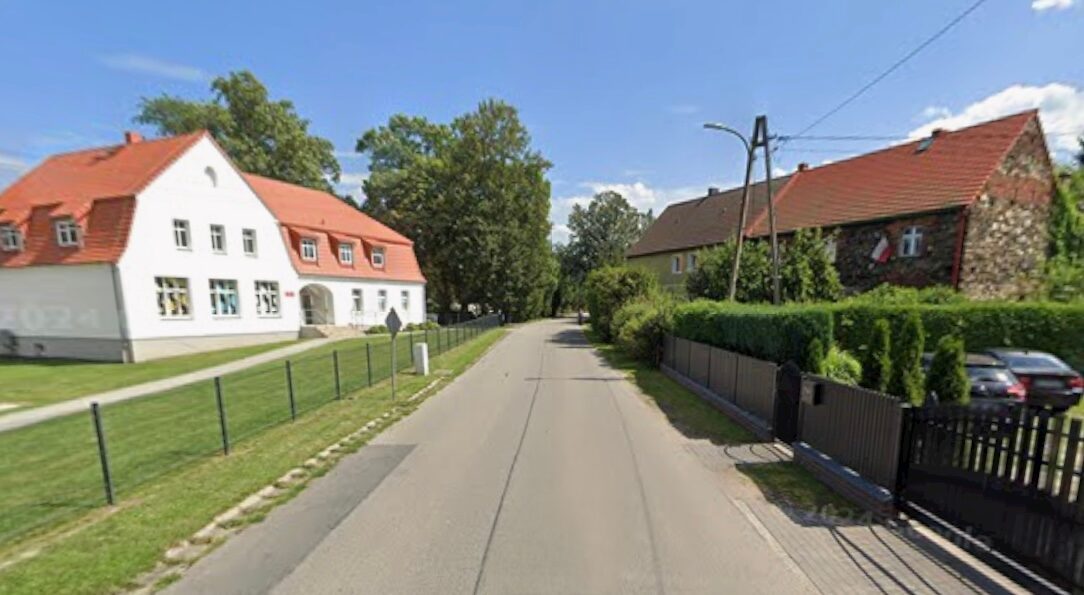Mieszkańcy Mirska apelują o chodnik przy ul. Spacerowej. Petycja trafiła do Starosty