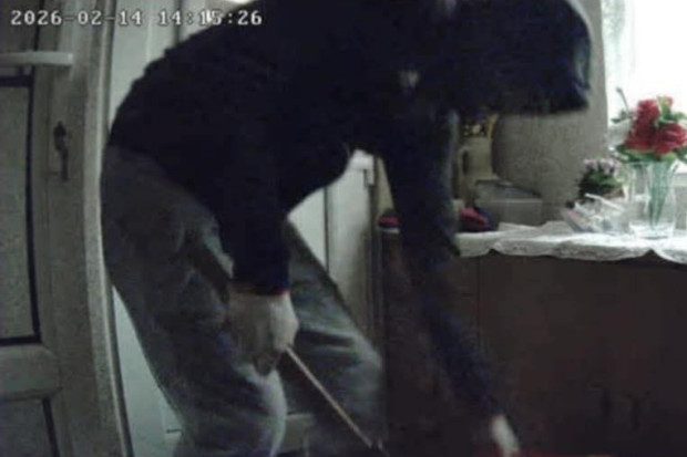 Włamanie w trakcie pogrzebu. Gdy oni żegnali ojca, ktoś okradał ich dom