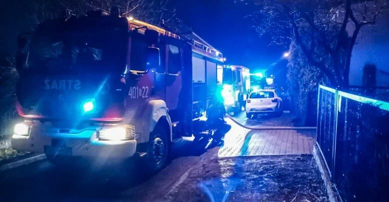Pożar domu w Płóczkach Górnych. Na miejscu strażacy