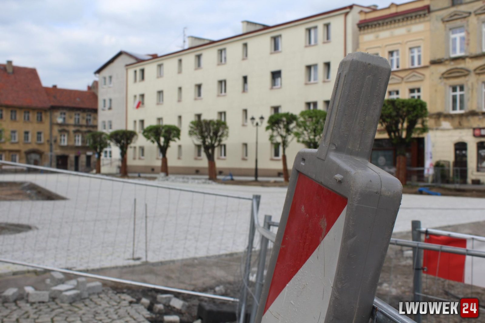 Zobacz, jak przebiega rewitalizacja rynku w Mirsku