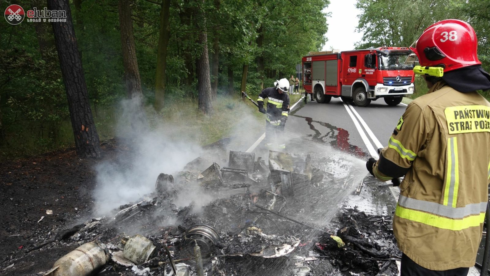 Przyczepka kempingowa zapaliła się podczas jazdy