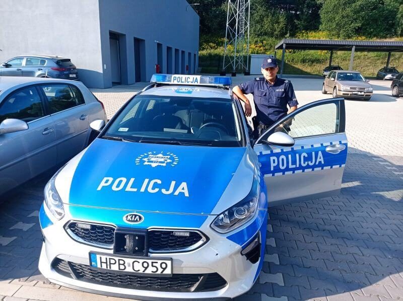 W czasie wolnym od służby uratował samobójczynie
