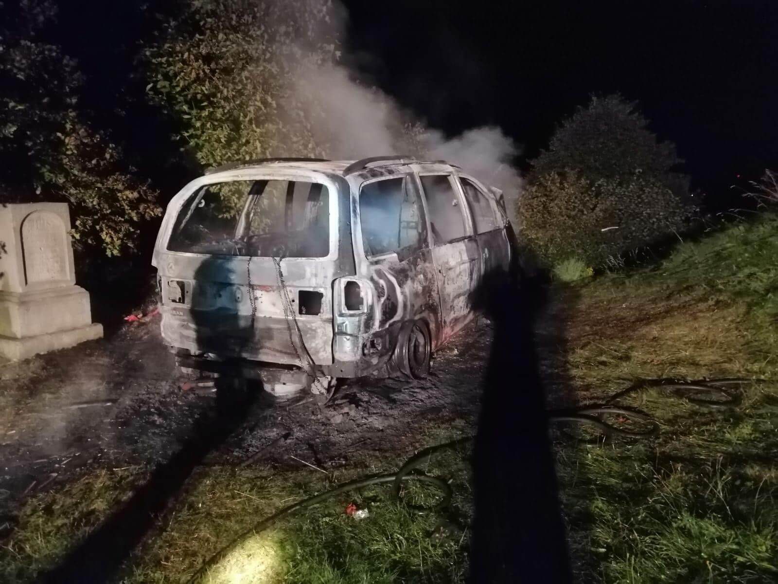 Spłonął samochód w Proszówce.