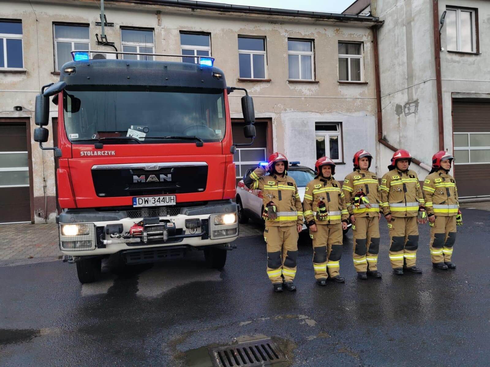 Lwóweccy strażacy oddali hołd zmarłemu koledze