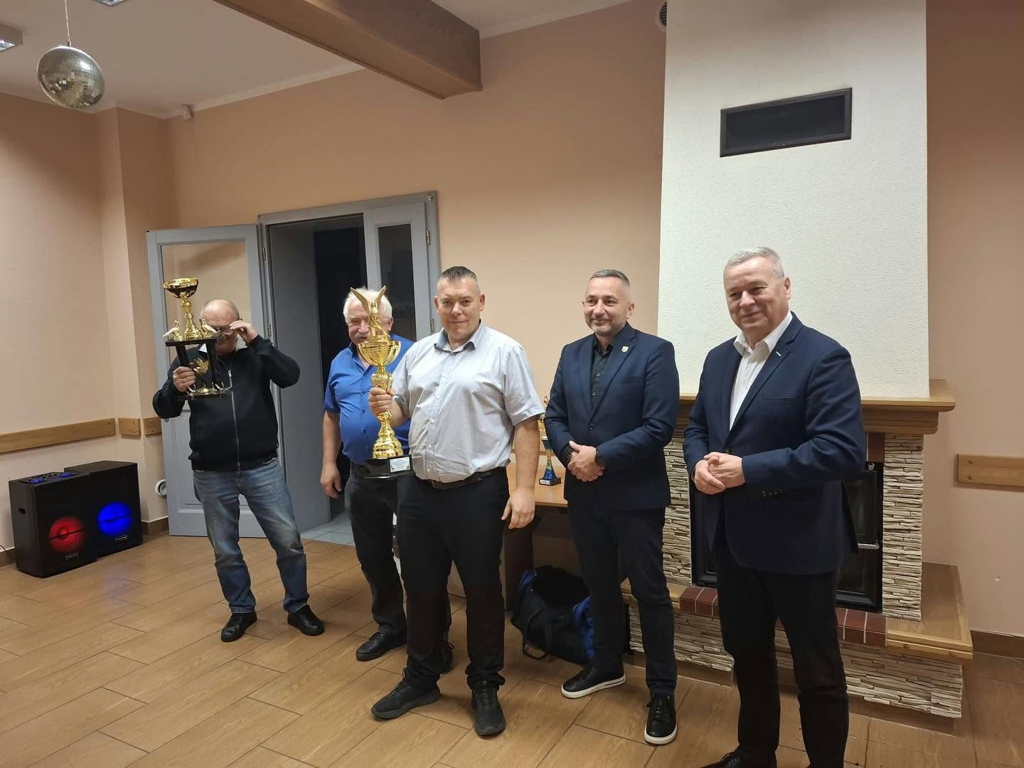Hodowcy gołębi pocztowych zakończyli sezon 2026. Wręczono puchary — zdjęcie 1