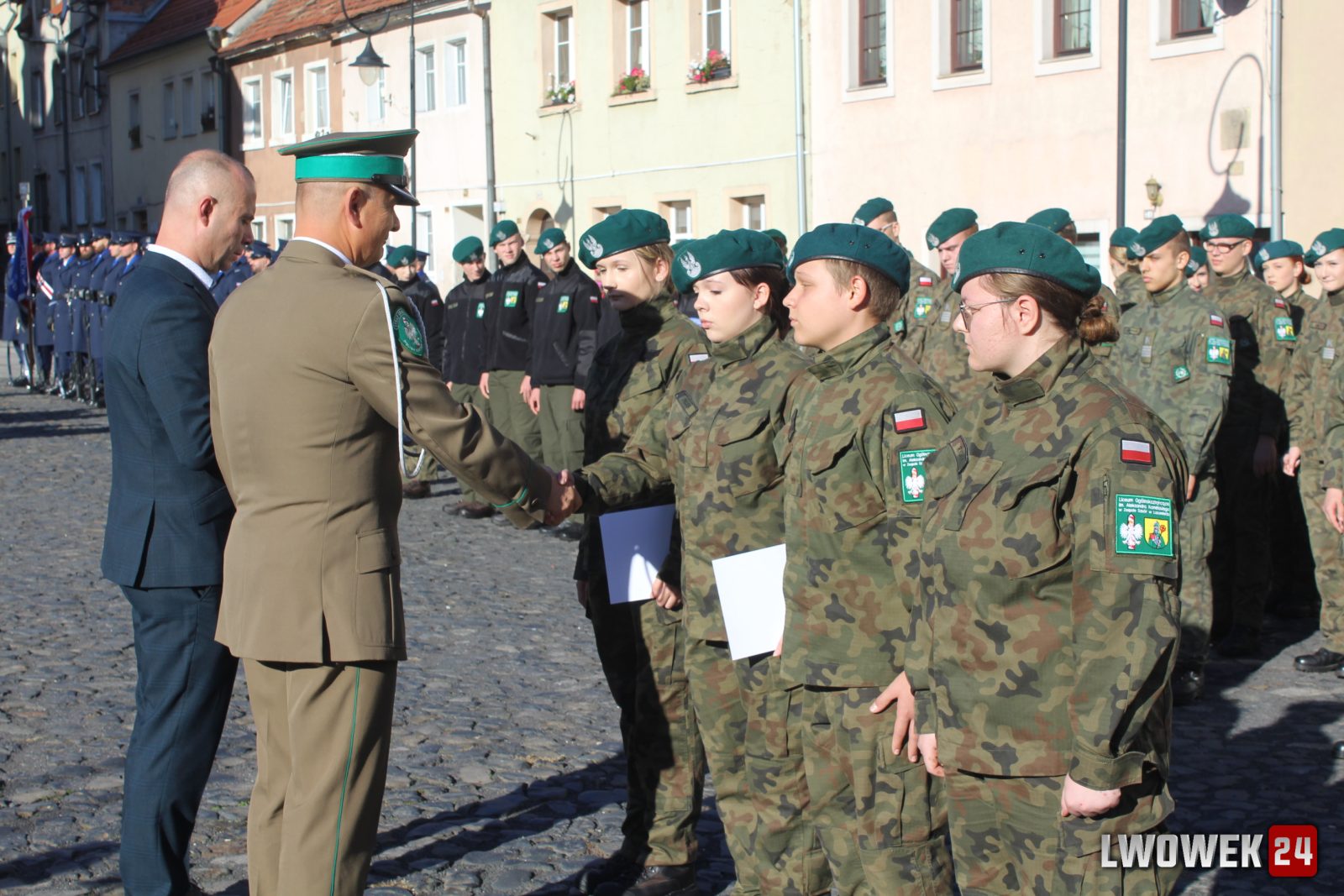 Uroczyste ślubowanie klas pierwszych w Lubomierzu — zdjęcie 82