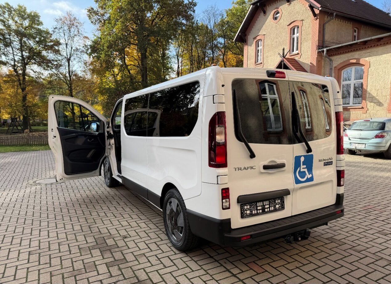 Nowy mikrobus dla uczniów ZPEW w Lwówku Śląskim. Powiat przeznaczył na zakup 210 tys. zł — zdjęcie 1