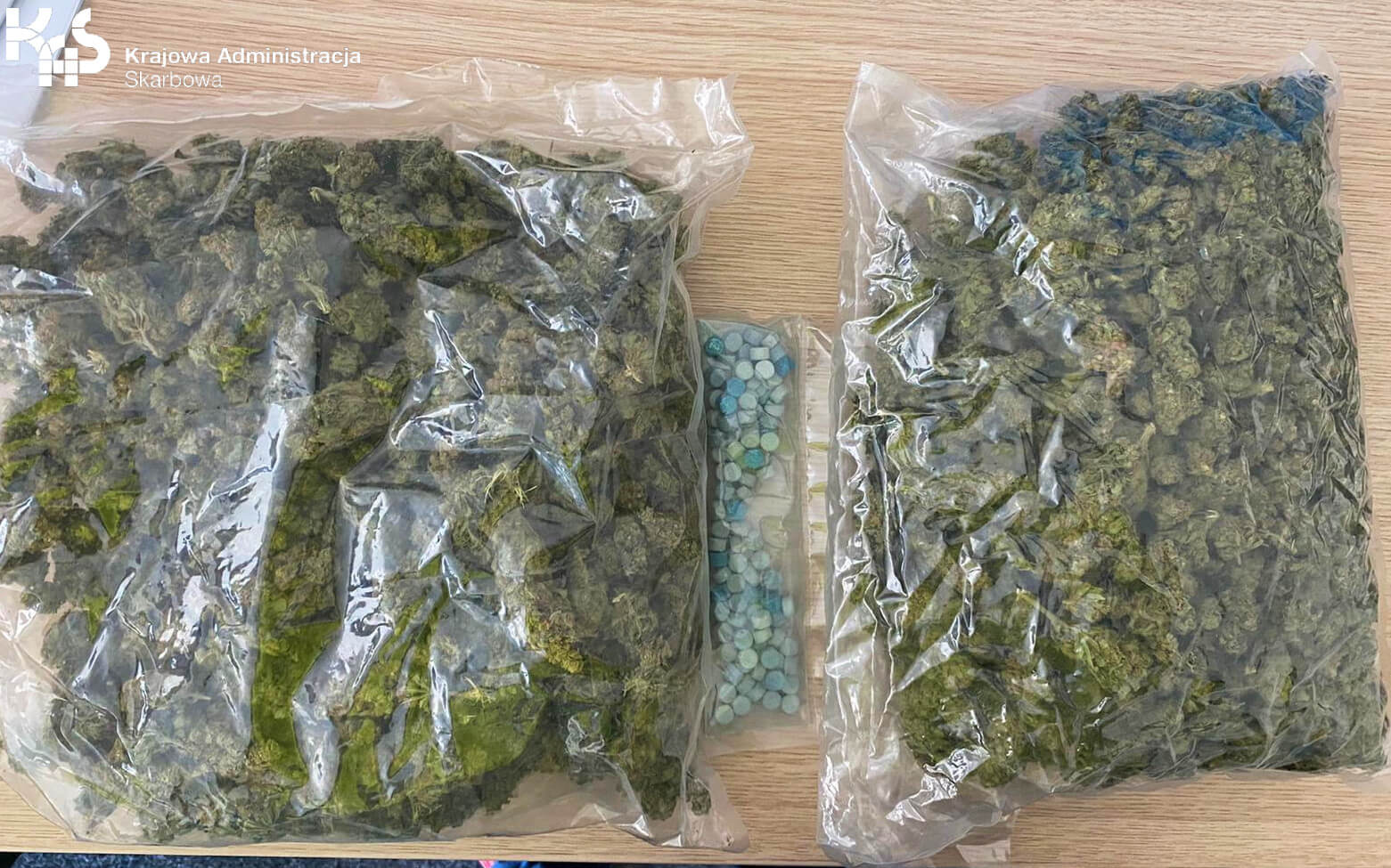  Narkotyki znalezione w chipsach i przesyłkach kurierskich