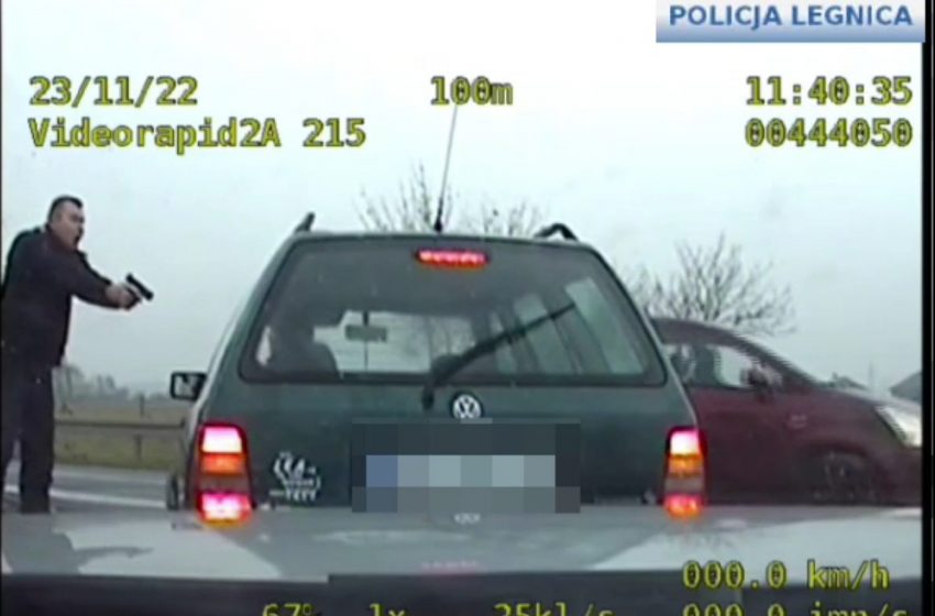  Policyjny pościg za poszukiwanym 17-latkiem bez prawa jazdy [VIDEO]