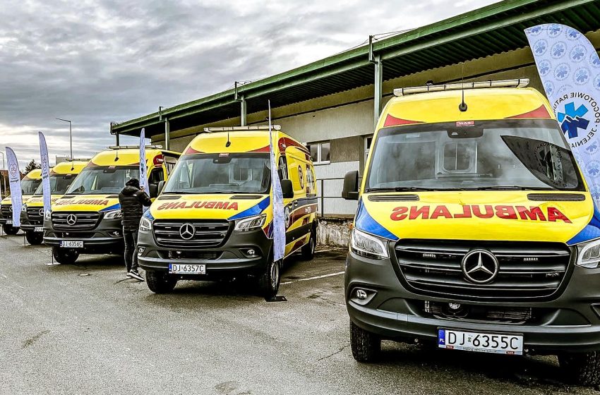  Pięć nowych ambulansów dla pogotowia ratunkowego w Jeleniej Górze