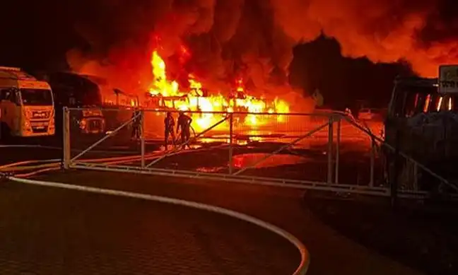  Szesnaście ciężarówek spłonęło w Osiecznicy