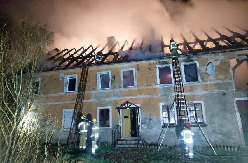  Pożar pustostanu w Olesznej Podgórskiej
