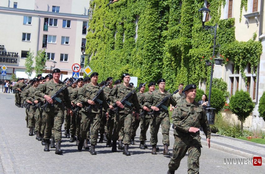  Przysięga Wojskowa w Lwówku Śląskim: Żołnierze gotowi bronić Ojczyzny