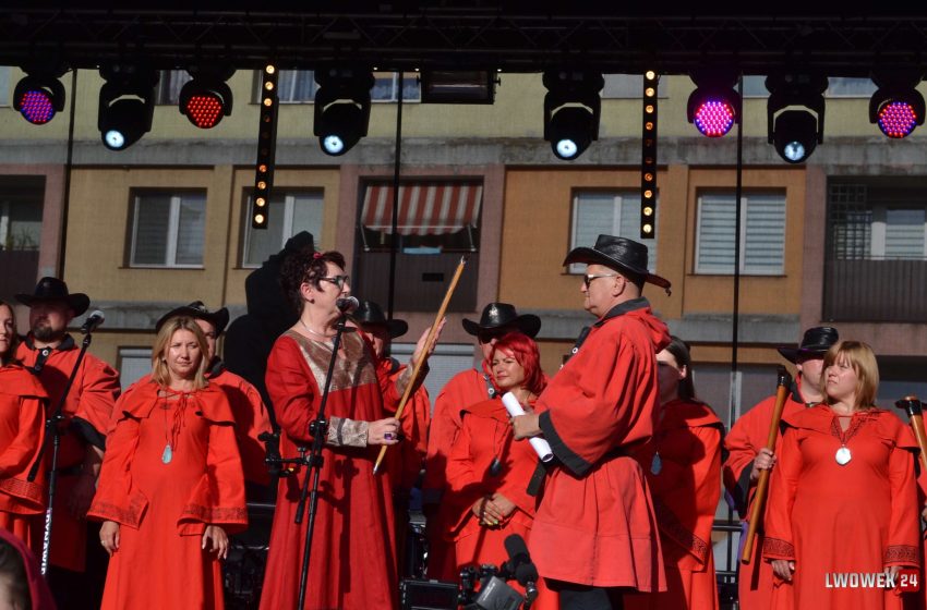  Uroczyste otwarcie Lwóweckiego Lata Agatowego poprzedziła barwna parada