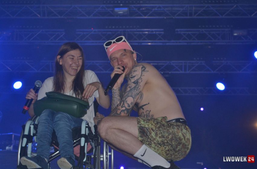  Piękny gest Smolastego na LLA – zaprosił niepełnosprawną na scenę
