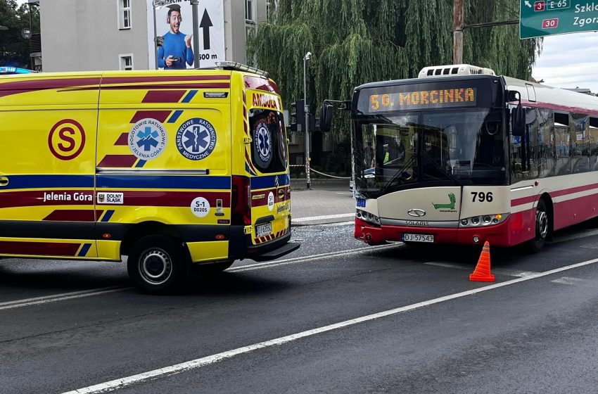  Wypadek przy Nowym Rynku, osobówka uderzyła w pieszych