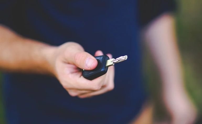  Policja apeluje: Chroń kluczyki i kartę do samochodu