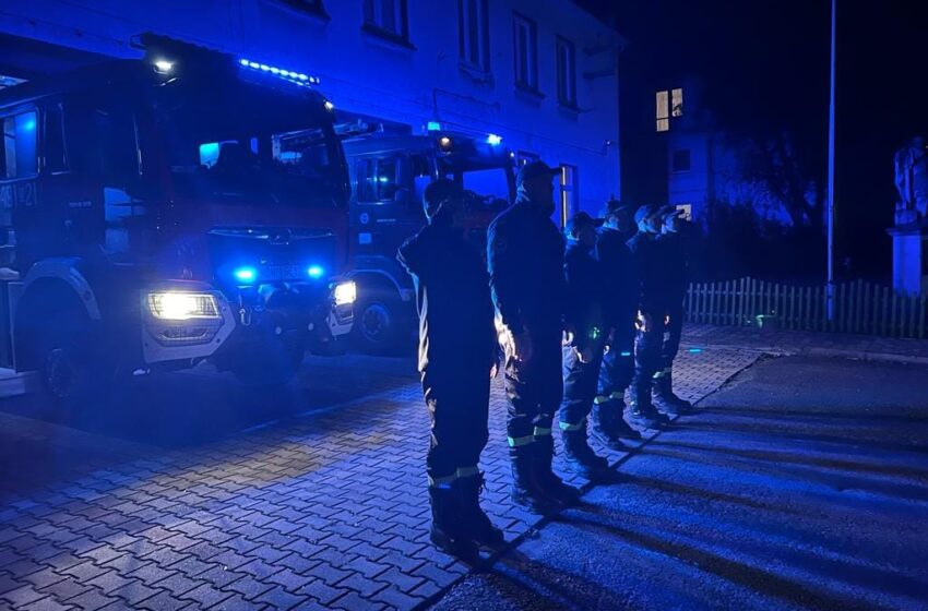  Strażacy z powiatu lwóweckiego złożyli hołd zmarłemu strażakowi