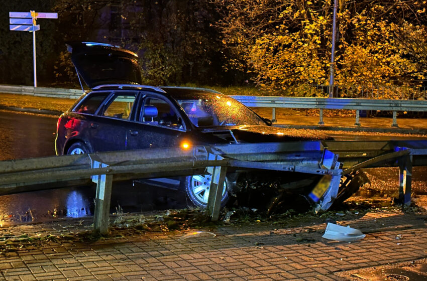  Lwówek Śląski: Audi uderzyło w barierki. Świadkowie: „w aucie nikogo nie było”