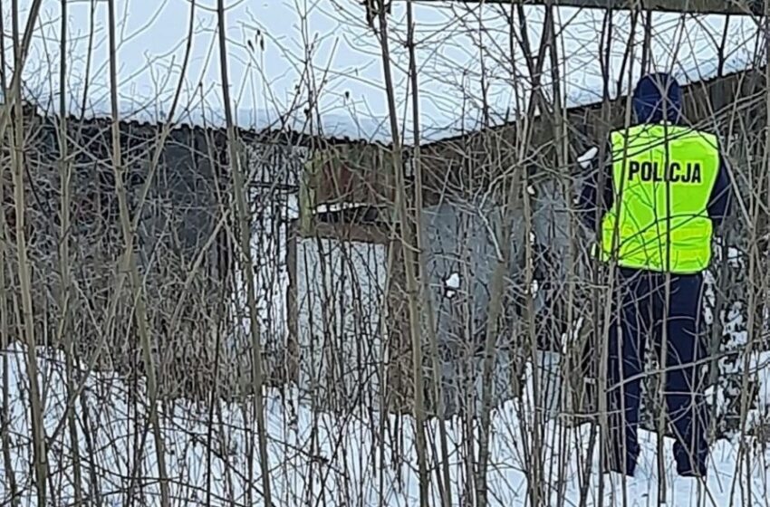 Policjanci pomogli dwóm mieszkańcom narażonym na wychłodzenie