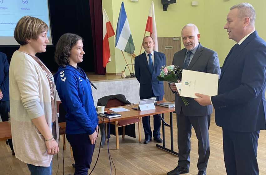 Gabriela Leśniańska nagrodzona za Mistrzostwo Polski Juniorek na sesji Rady Miejskiej gm. Mirsk