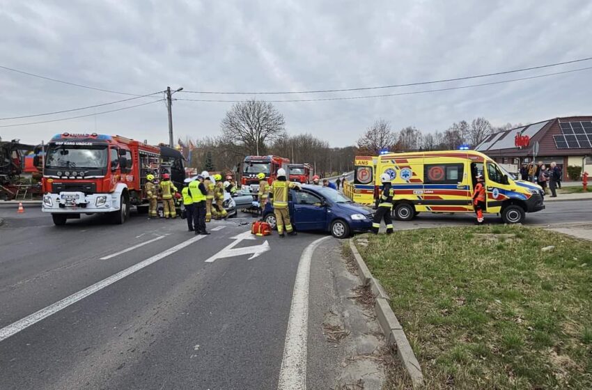 Poważny wypadek w Gryfowie – wielokilometrowe utrudnienia