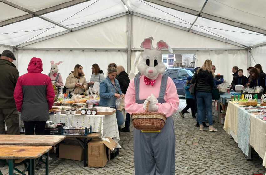  Wielkanocny Jarmark na Lwóweckim Rynku – Świąteczna Fuzja Smaków i Tradycji