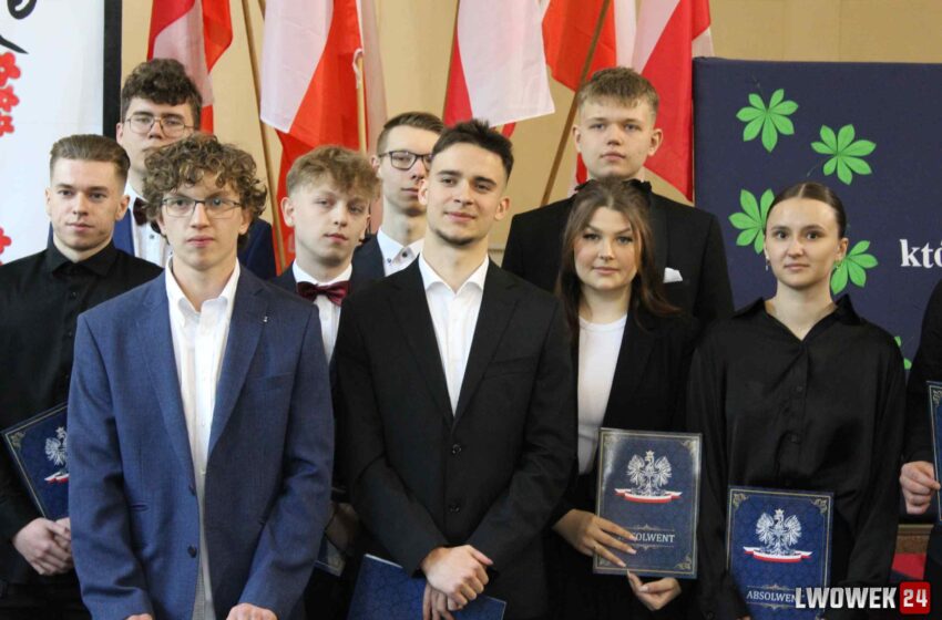  Wyjątkowy dzień dla maturzystów ZSOiZ Lwówek Śląski – zakończyli dziś rok szkolny!