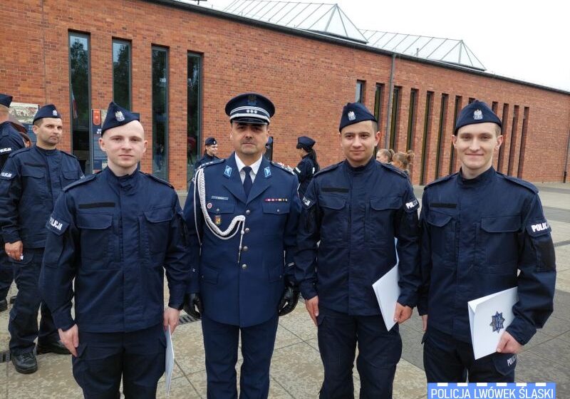  Nowi funkcjonariusze w szeregach lwóweckiej policji