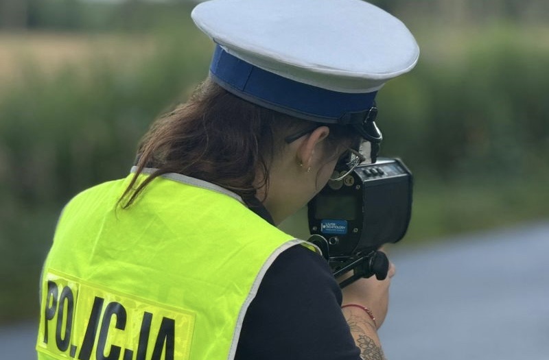 17 kierowców z mandatami – lwówecka policja podsumowała akcje „Prędkość”