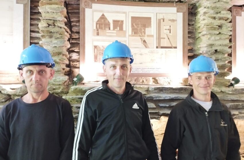 Trzech więźniów wraz z księdzem zwiedzało Lubomierz i Kopalnię w Krobicy