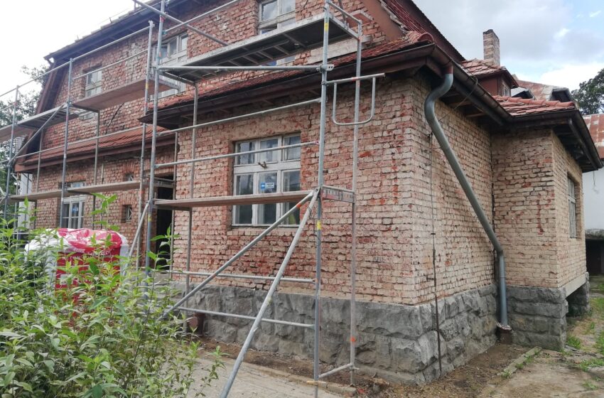 Gmina Wleń pomoże repatriantom z Kazachstanu. W byłym przedszkolu trwa remont