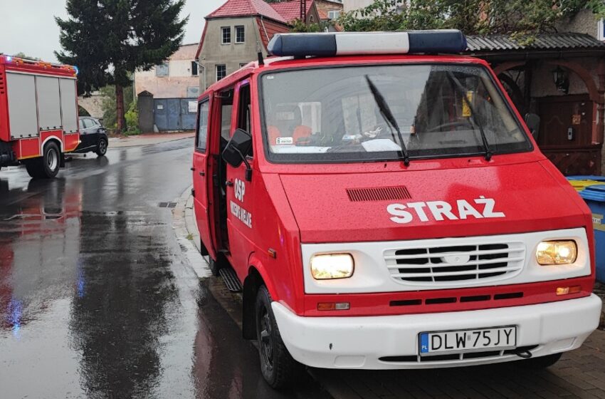 Podczas działań przy powodzi zepsuł się ich wóz. Strażacy z powiatu lwóweckiego proszą o pomoc