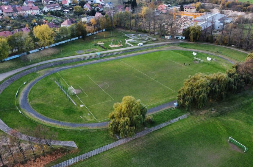 Burmistrz Kobiałka obronił stadion. Będzie nowy przetarg!