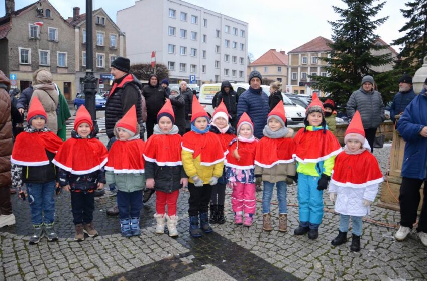 Magiczny Jarmark Bożonarodzeniowy w Mirsku – świąteczna atmosfera mimo kapryśnej pogody